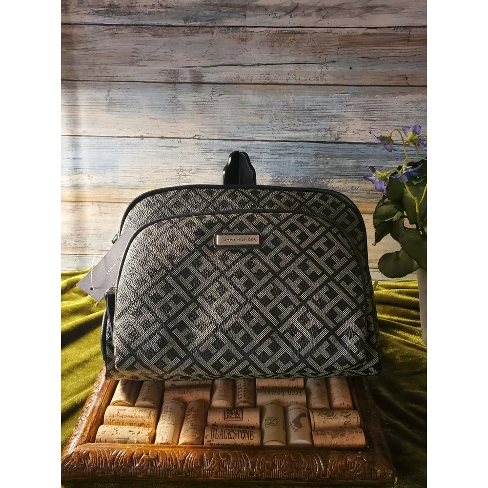 😎Tommy Hilfiger Signature Geometric Print Cosmetic Bag Toiletry Travel Case Set